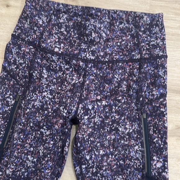 Athleta Rainier Printed mesh tight sandstone athletic leggings - Picture 5 of 9